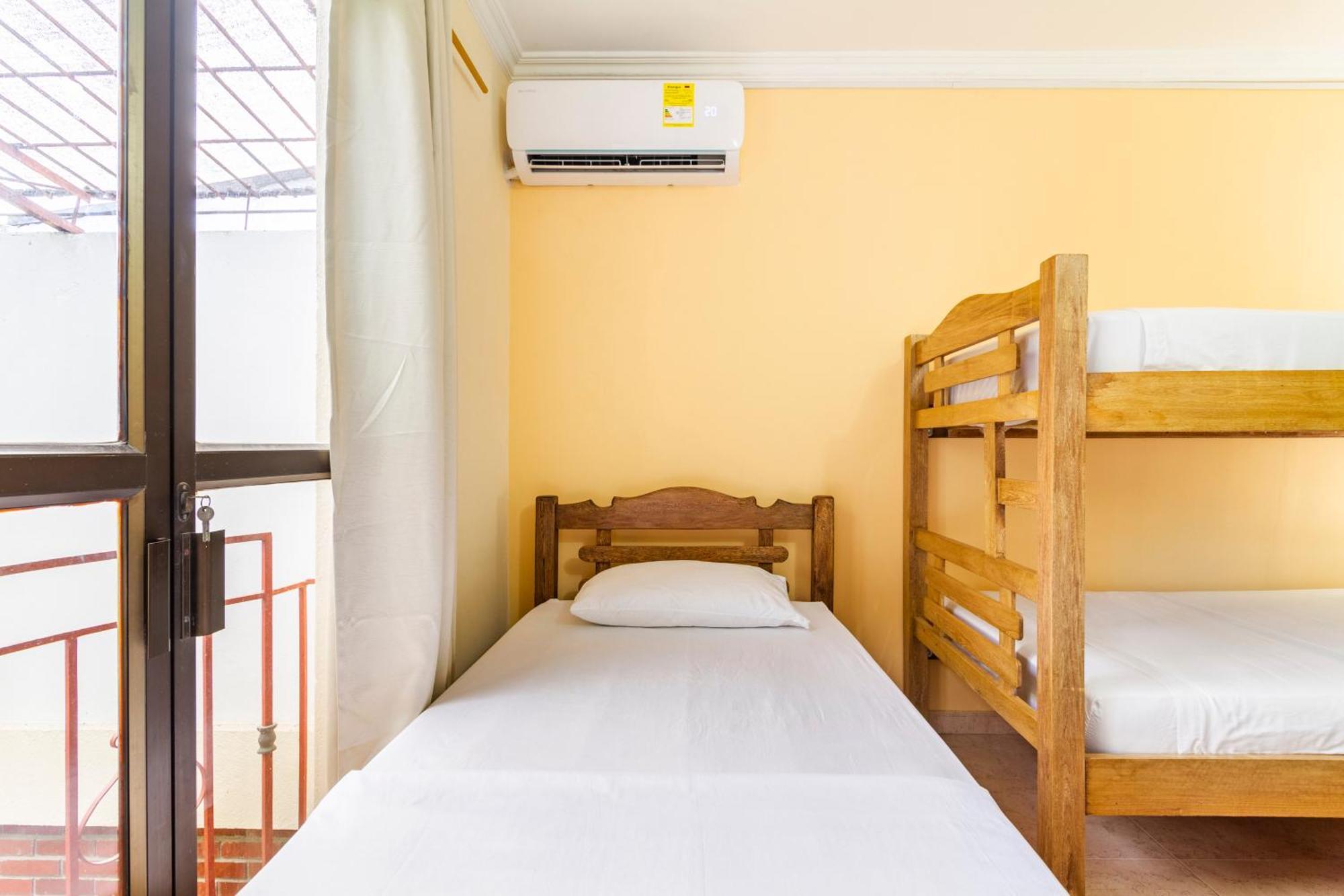 Hostal Cartagonova - Habitaciones Privadas Y Amplias Cerca A Zonas Turisticas Cartagena Exteriör bild