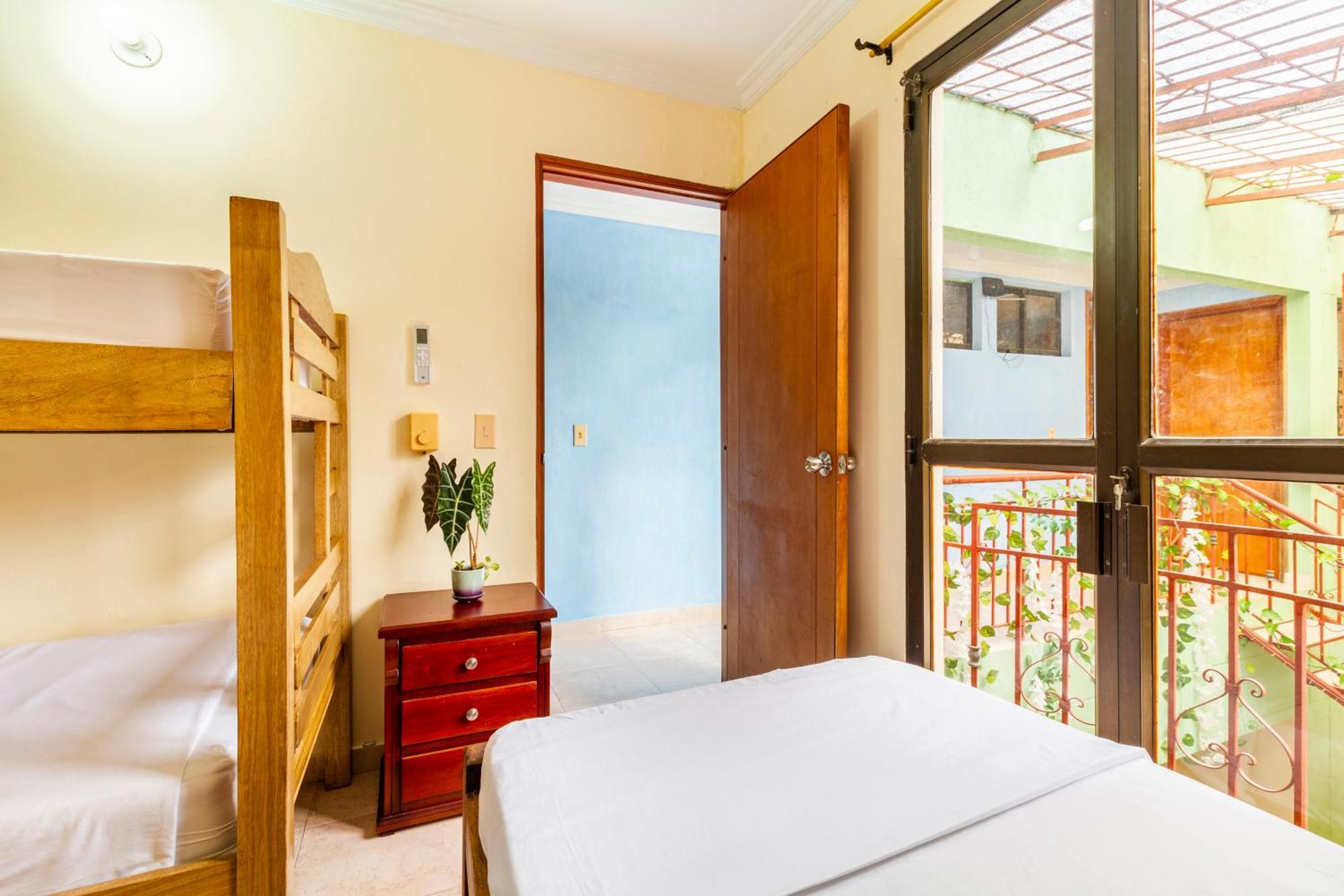Hostal Cartagonova - Habitaciones Privadas Y Amplias Cerca A Zonas Turisticas Cartagena Exteriör bild