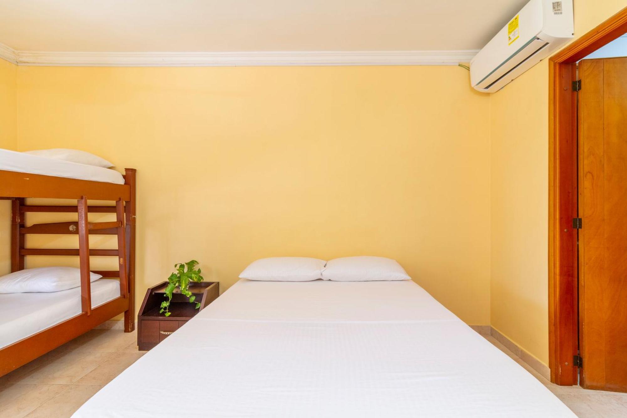 Hostal Cartagonova - Habitaciones Privadas Y Amplias Cerca A Zonas Turisticas Cartagena Exteriör bild
